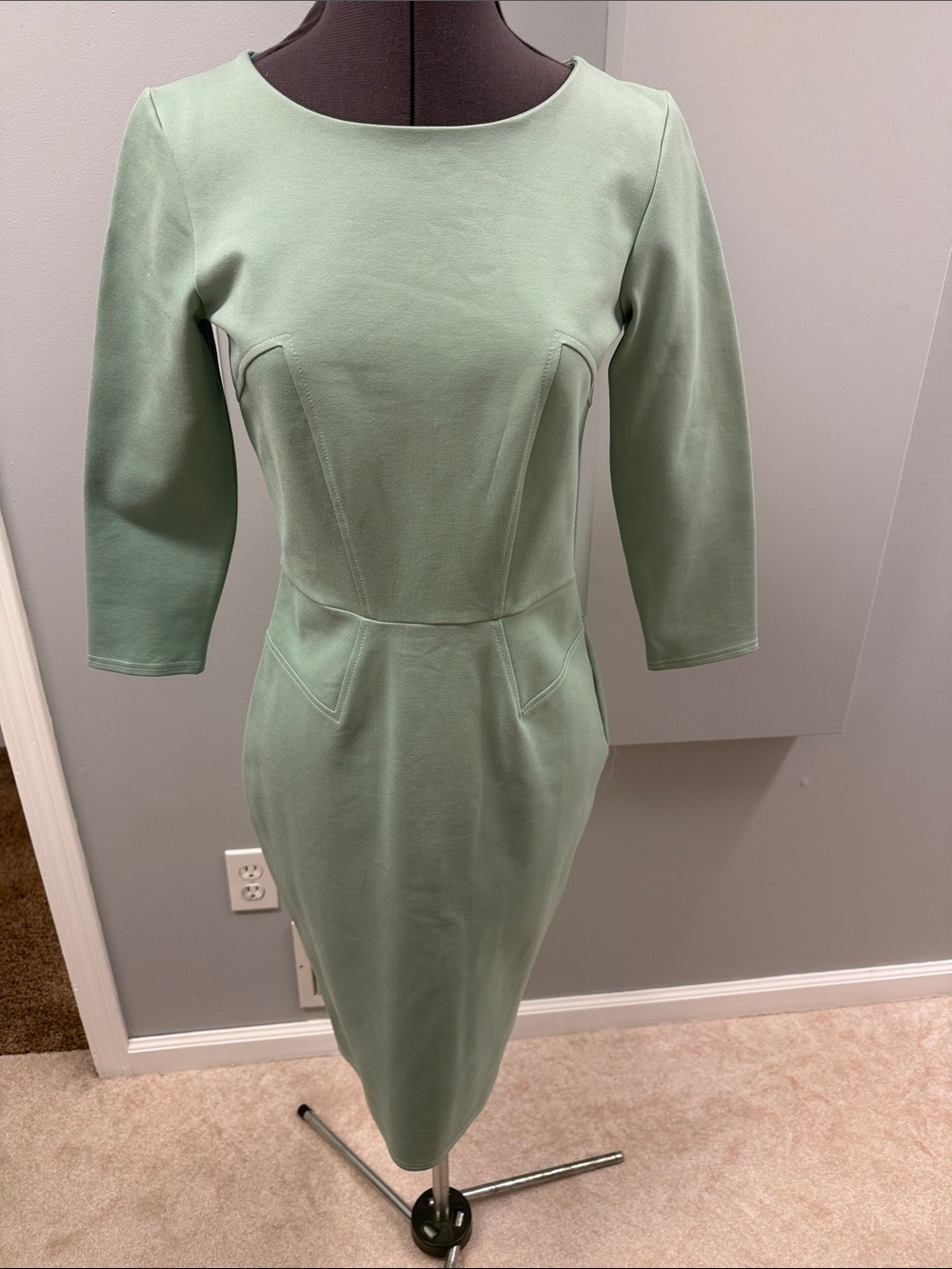 Tailored Sage Green Midi Dress with Three-Quarter Sleeves
